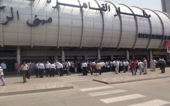   مصر اليوم - وزير الطيران يَعقد اجتماعًا موسعًا لبحث موقف الصالة الموسميّة في مطار القاهرة