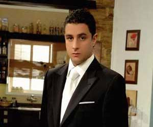 مصر اليوم - أحمد الفيشاوي يخوض تحدّيات برنامج كيلر كاريوكي غنِّي لو تِقْدر