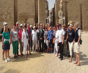   مصر اليوم - وفد من علماء المصّريّات الألمان يزور الأقصر