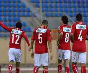   مصر اليوم - السَّعيد وقناوي يشتبكان بالأيدي في مران الأهلي