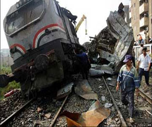 مصر اليوم - اصطدام قطار ركاب بسيارة نقل فى البحيرة دون أى إصابات بشرية