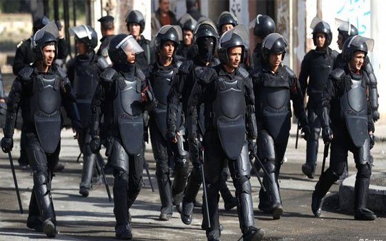   مصر اليوم - وزير الداخلية يشيد بالجهود التى تبذلها الأجهزة الأمنية فى مواجهة الإرهاب الأسود