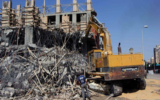   مصر اليوم - الهيئة الهندسيَّة تزيل عقارات مخالفة في القاهرة بموادّ متفجّرة تثير رعب السكّان