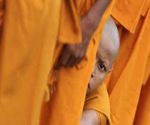 مصر اليوم - راهب بوذي يشعل النار في نفسه في شمال غرب الصين