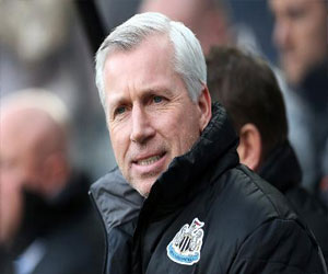   مصر اليوم - إيقاف مدرب نيوكاسل 7 مباريات وتغريمه 100 ألف دولار بسبب سوء السلوك