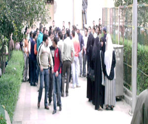   مصر اليوم - طلاب الإخوان يحتجّون في جامعة عين شمس