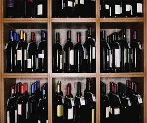 مصر اليوم - توقيف شخص يُتاجر بالخمور غير خالصة الرسوم في الغردقة