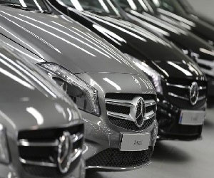   مصر اليوم - مرسيدس بنز تعتزم رفع مبيعاتها في مصر إلى 3500 سيارة في 2014