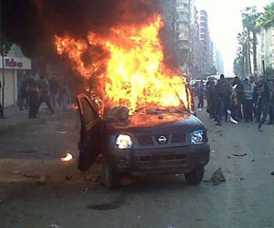 مصر اليوم - إحراق سيارتي ضابط شرطة وشقيق قيادي إخواني في الفيوم