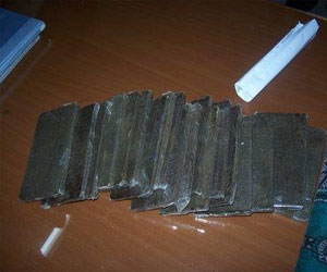 مصر اليوم - ضبط 22 قطعة حشيش بحوزة سائق في الغردقة