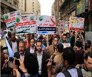 مصر اليوم - مسيرة الأطباء تصل مجلس الوزراء لرفع مطالبهم إلى محلب