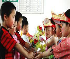   مصر اليوم - مركز رعاية طفل في مدينة صينية يعلق عمله بسبب تدفق اعداد هائلة من الاطفال عليه