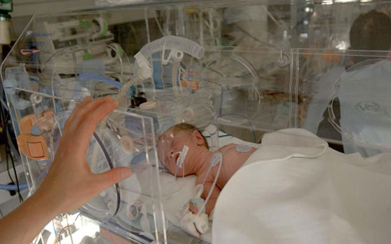   مصر اليوم - مستشفيات  الجزائر تسجل 7 آلاف حالة وفاة في صفوف الأطفال المصابين بالتشوهات القلبية