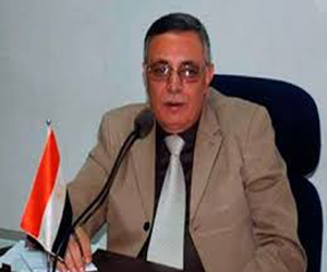   مصر اليوم - مُحافِظ سُوهاج يزور التَلامِيذ المُصابينِ بِتَسَمم