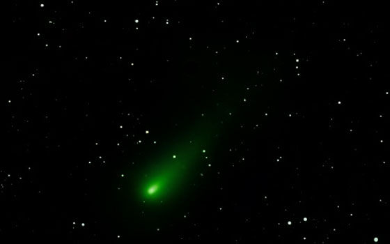   مصر اليوم - فلكي كويتي يعرض تجربة 20 عاماً في رصد المذنَّبات في سماء الكويت