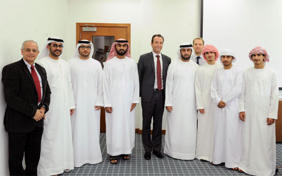   مصر اليوم - تكريم الطَّلبة الإماراتيين في الخارج بعد تميَّيزهم في الدِّراسة والتَّعريف بدولتهم