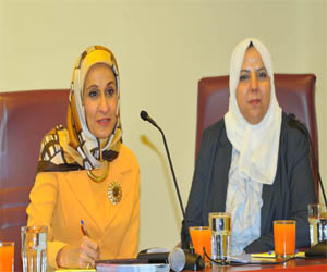   مصر اليوم - طلال أبو غزالة الجامعية تكرم أفنان الزياني في إحتفالية المرأة