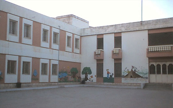   مصر اليوم - النّيابة تقرّر حبس طالب ١٥ يوماً بعد قتله مدرّسه لرفضه دخول المدرسة