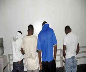 مصر اليوم - توقيف شخصين تخصصا في سرقة حقائب المواطنين بأسلوب الخطف في القاهرة