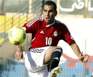   مصر اليوم - عبد الملك لاعب أهلي بنغازي يتهم جماهير الأهلي المصري بسب أمه