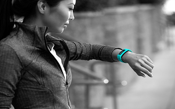   مصر اليوم - جهاز Vivofit يتعقب حركة المستخدم ويرغمه على النشاط