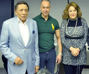   مصر اليوم - عادل إمام يرتديّ الأبيض في صاحب السّعادة