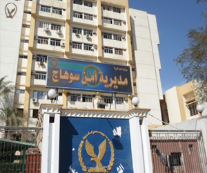   مصر اليوم - توقيف 3 أشخاص في سوهاج لكتابتهم عبارات مسيئة للأمن