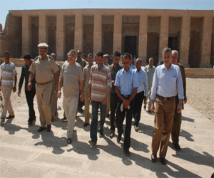   مصر اليوم - أمن سوهاج يزيل التعديات في منطقة البلينا الأثريّة