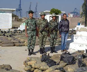   مصر اليوم - الجيش  يضبط أسلحة ومواد مخدّرة ويوقف متسلّلين إلى ليبيا