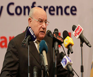   مصر اليوم - وزير النقل المصري يكرم الأم المثالية في الوزارة