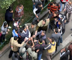 مصر اليوم - توقيف أحد المتهمين بإشعال النِّيران في مبنى النِّيابة الإداريِّة في الجيزة