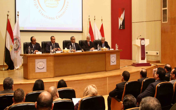   مصر اليوم - تحصين قرارات اللجنة العليا للانتخابات يُثير الجدل بين فقهاء الدستور