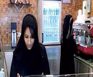   مصر اليوم - سعوديات جامعيات يعملن قهوجيات