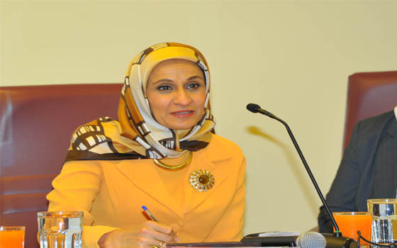   مصر اليوم - تكريم أفنان الزيانيّ في احتفالية المرأة البحرينيّة