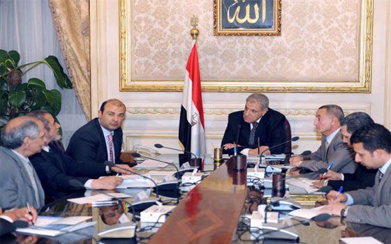   مصر اليوم - رئيس الوزراء يُؤكِّد أنَّ الحكومة تعمل على إعادة الأمن ومُصمِّمة على استكمال خارطة الطَّريق