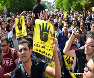 مصر اليوم - الأمن يقتحم جامعة المنصورة ويُطارد طُلاب الإخوان