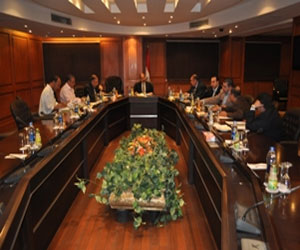   مصر اليوم - عبدالعزيز يبحث تطوير المنشآت الرياضية والشبابية