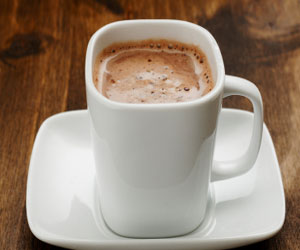   مصر اليوم - تناول كوبين من الشوكولا الساخنة يومياً يساعد على تحسين الذاكرة لدى كبار السن