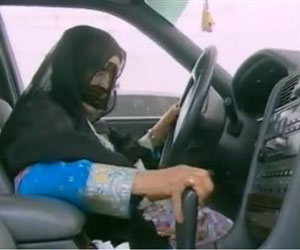   مصر اليوم - إماراتية بعمر 85 تقود سيارتها وتقوم بتوصيل أحفادها للمدرسة
