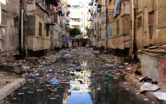   مصر اليوم - أهالي منطقة كرموز ينتظرون الموت بسبب انهيار العقارات