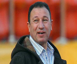   مصر اليوم - نائب رئيس النادي الأهلي يزور اللاعبين خلال تدريبات الفريق