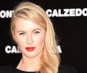   مصر اليوم - آيرلند بالدوين تقوم بتلوين شعرها من البنفسجي إلى  الأزرق