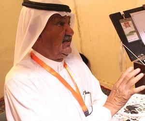   مصر اليوم - الطواش يروي لزوار مهرجان الساحل الشرقي قصة تجارة اللؤلؤ في الخليج