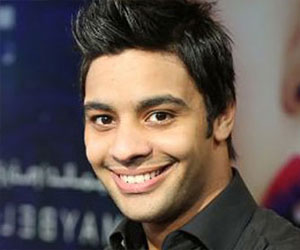   مصر اليوم - النجم أحمد جمال يفتتح صيدلية باسمه