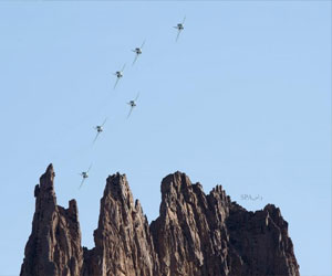   مصر اليوم - الصقور السعودية ترسم لوحة إبداعية في سماء حائل