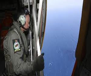   مصر اليوم - سوء الأحوال الجوية يعيق عمليات البحث عن الطائرة المفقودة