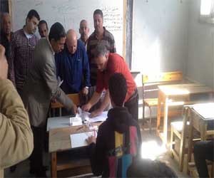   مصر اليوم - محافظ بورسعيد يتفقَّد عددًا من المدارس لمتابعة انتظام الدِّراسة