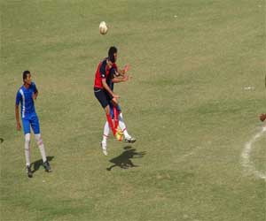 مصر اليوم - الأقصر يكتسحُ شبان المراغة بثلاثيّة في دوري القسم الثَّاني للقدم