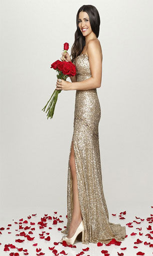   مصر اليوم - آندي دورفمان تخطف الأنظار بفستانٍ ذهبيّ