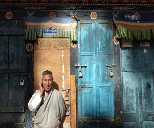   مصر اليوم - انترنت والهواتف الخلوية تحدث ثورة في مملكة بوتان التقليدية